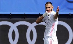 ريال مدريد رغم الفار يتخطى إيبار بثنائية