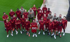 ليفربول يحتفل بهدف صلاح رقم 100 في البريميرليج بقميص خاص