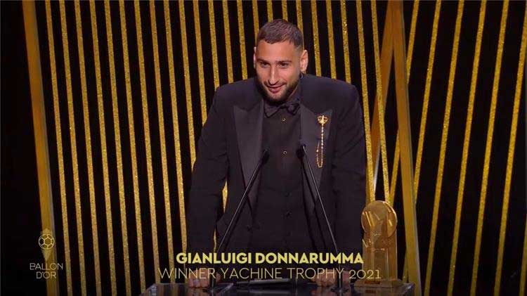 دوناروما يفوز بجائزة أفضل حارس مرمى لعام 2021