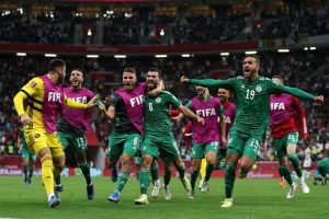 الجزائر تتوج بكأس العرب للمرة الأولى في التاريخ بعد الفوز على تونس