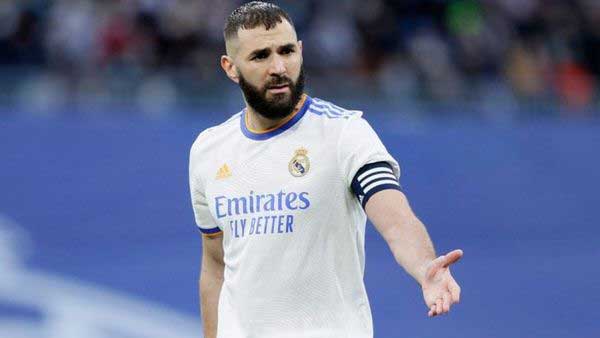 المصائب لا تأتي فرادى أغرب الأيام يعيشها كريم بنزيمة