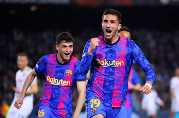 برشلونة يفشل في الفوز على نابولي بالكامب نو