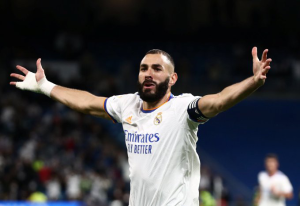 هاتريك بنزيما تقرب ريال مدريد من نصف نهائي دوري الأبطال