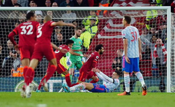 اكتساح ليفربول لـ مانشستر يونايتد برباعية