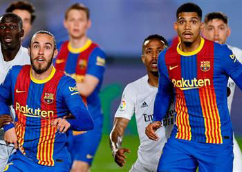 رسميا.. برشلونة يعلن رحيل مدافع الفريق
