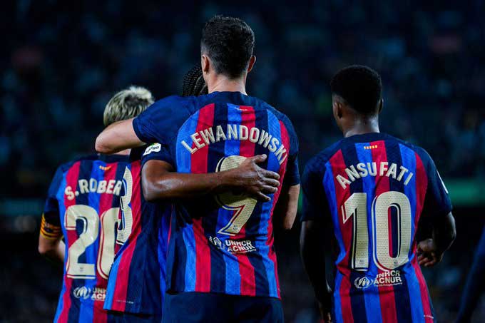 برشلونة بقيادة ليفاندوفسكي يسحق فياريال