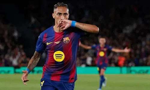 نجم برشلونة رافينيا يرد على عرض جديد من الهلال